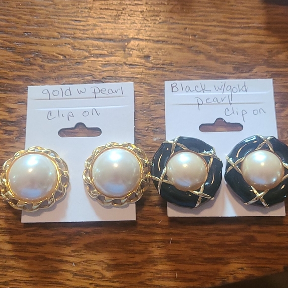 2 pair clip- on costume earrings - Picture 1 of 1